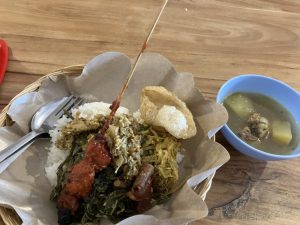 Babi Guling Bu Dayu Kencani バビグリン